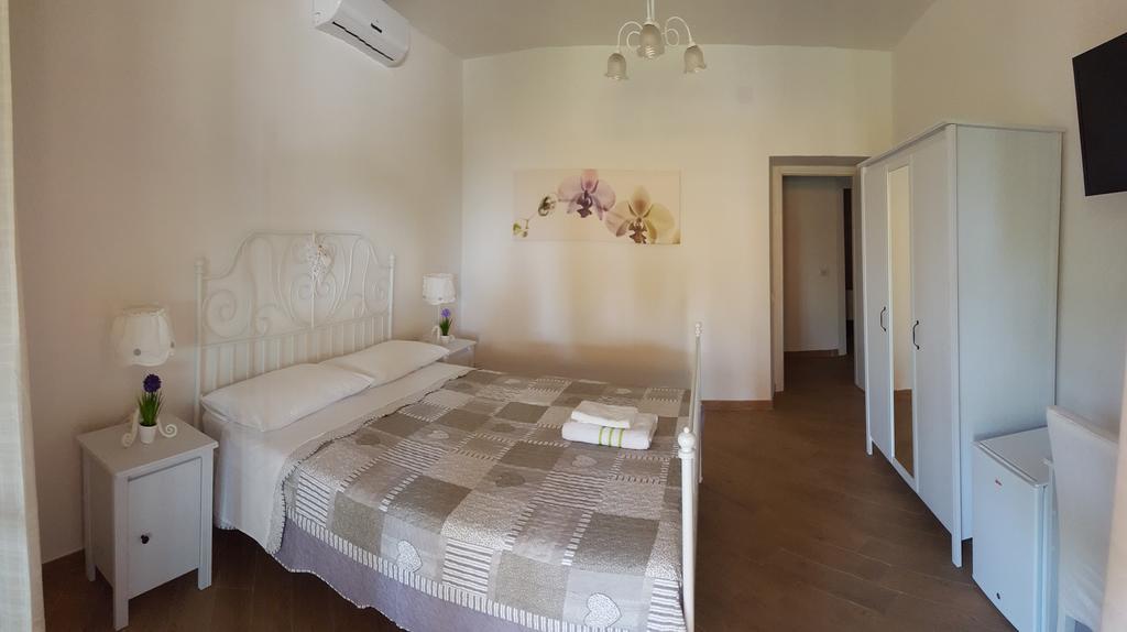 Bed&Breakfast La Corte degli Ulivi Civitavecchia Camera foto