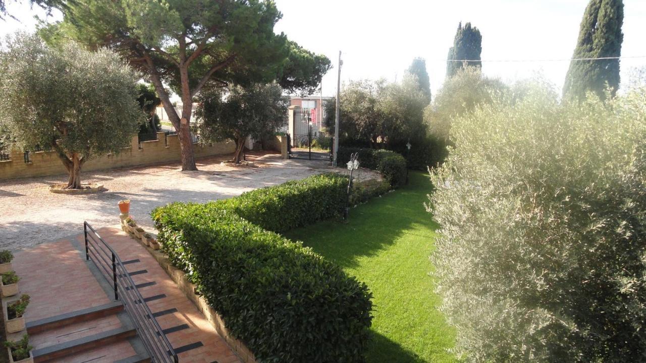 Bed&Breakfast La Corte degli Ulivi Civitavecchia Esterno foto