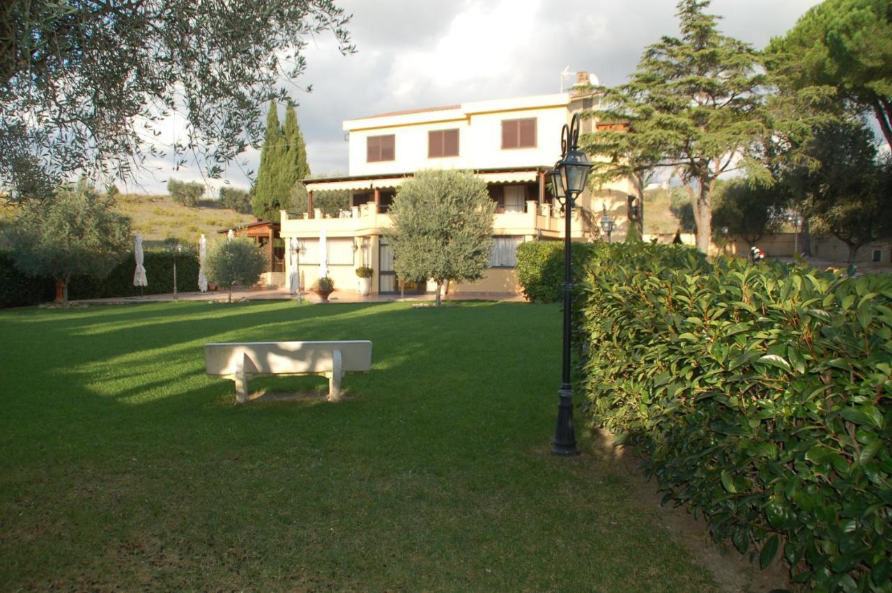 Bed&Breakfast La Corte degli Ulivi Civitavecchia Esterno foto